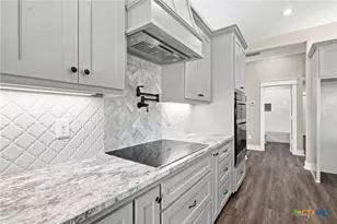 307 Silver Lk, Victoria, TX 77904 - Photo 16