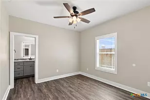 307 Silver Lk, Victoria, TX 77904 - Photo 34