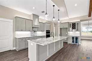 307 Silver Lk, Victoria, TX 77904 - Photo 18