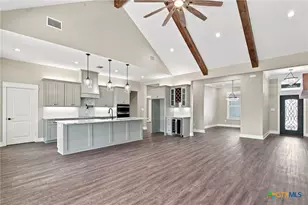 307 Silver Lk, Victoria, TX 77904 - Photo 10