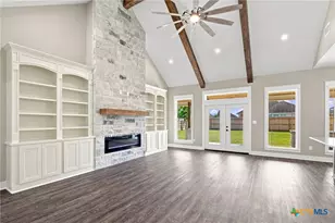 307 Silver Lk, Victoria, TX 77904 - Photo 4