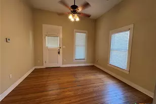 435 N Milam St, Seguin, TX 78155 - Photo 2