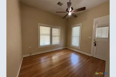 435 N Milam Street, Seguin, TX 78155 - Photo 4