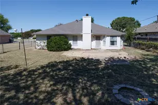 2402 Dickens Dr, Killeen, TX 76543 - Photo 2