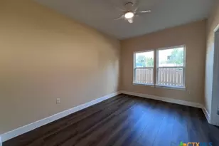 410 W Trinity St, Luling, TX 78648 - Photo 14