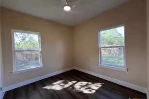 410 W Trinity St, Luling, TX 78648 - Photo 16