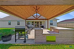 802 Celestial Ln, Edna, TX 77957 - Photo 32