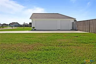802 Celestial Ln, Edna, TX 77957 - Photo 40