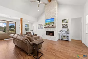 802 Celestial Ln, Edna, TX 77957 - Photo 6