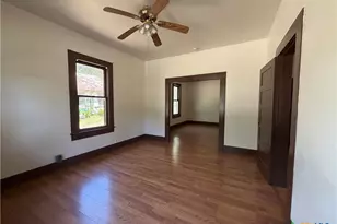 112 Darst St, Gonzales, TX 78629 - Photo 2