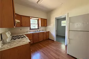 112 Darst St, Gonzales, TX 78629 - Photo 8