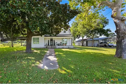 701 S Gilbert Road, Edna, TX 77957 - Photo 2