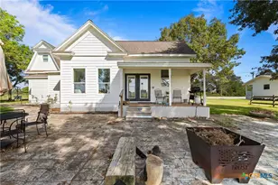 701 S Gilbert Rd, Edna, TX 77957 - Photo 4