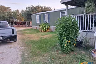 2264 Burroughsville Rd, Victoria, TX 77905 - Photo 2