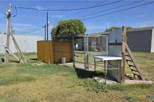 1006 W Dallas Ave, Seadrift, TX 77983 - Photo 4