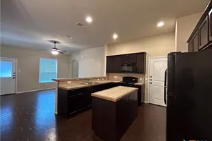 296 Rosalie Dr, New Braunfels, TX 78130 - Photo 12