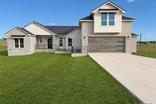 197 Lakeview Cir, La Vernia, TX 78121 - Photo 1