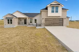197 Lakeview Cir, La Vernia, TX 78121 - Photo 2