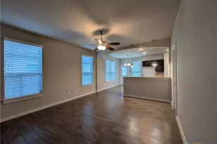 310 Creekside Curve, New Braunfels, TX 78130 - Photo 4