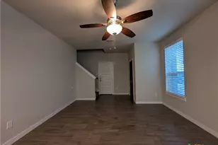 310 Creekside Curve, New Braunfels, TX 78130 - Photo 6