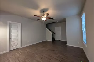 310 Creekside Curve, New Braunfels, TX 78130 - Photo 8