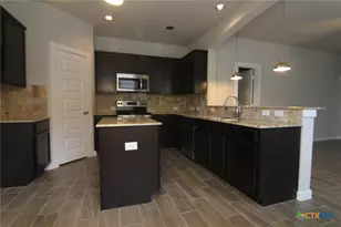 310 Creekside Curve, New Braunfels, TX 78130 - Photo 6
