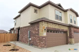 310 Creekside Curve, New Braunfels, TX 78130 - Photo 2