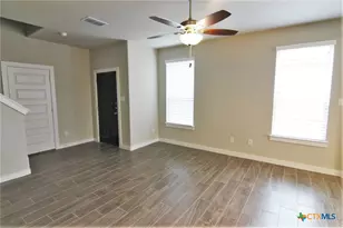 310 Creekside Curve, New Braunfels, TX 78130 - Photo 4