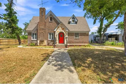 210 S Cedar Street, Seguin, TX 78155 - Photo 4
