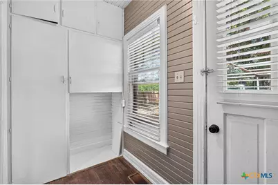 210 S Cedar Street, Seguin, TX 78155 - Photo 20