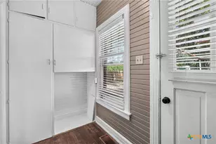 210 S Cedar St, Seguin, TX 78155 - Photo 20