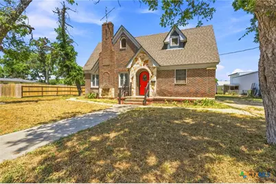 210 S Cedar Street, Seguin, TX 78155 - Photo 2