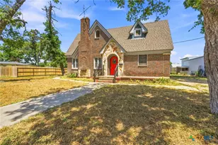 210 S Cedar St, Seguin, TX 78155 - Photo 2