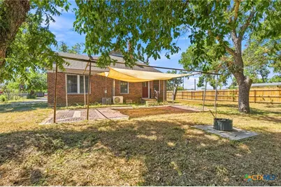 210 S Cedar Street, Seguin, TX 78155 - Photo 32