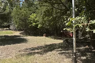 6211 Lakeside Dr, Belton, TX 76513 - Photo 2
