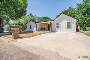 1704 N Hoover Ave, Cameron, TX 76520 - Photo 2