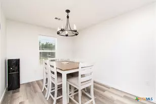 1704 N Hoover Ave, Cameron, TX 76520 - Photo 8
