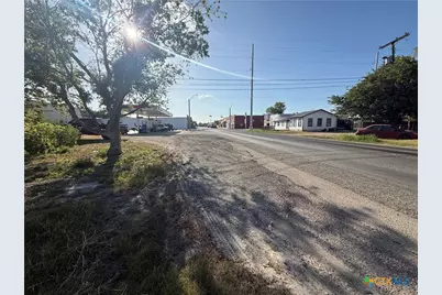 311 E Clark Street, Bartlett, TX 76511 - Photo 4