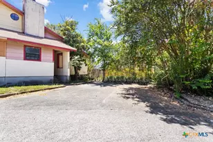 1203 Hazelton St, San Marcos, TX 78666 - Photo 2