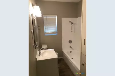 630 E Pine Street, Seguin, TX 78155 - Photo 6