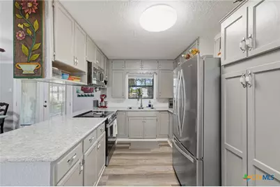 228 S Ponton Street, Gonzales, TX 78629 - Photo 2