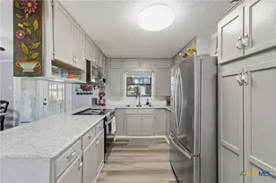 228 S Ponton St, Gonzales, TX 78629 - Photo 2
