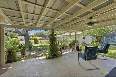 228 S Ponton Street, Gonzales, TX 78629 - Photo 8