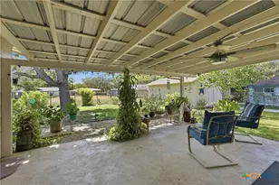 228 S Ponton St, Gonzales, TX 78629 - Photo 8