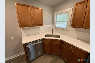 809 E 12th Avenue, Belton, TX 76513 - Photo 2