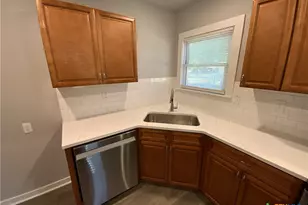 809 E 12th Ave, Belton, TX 76513 - Photo 2