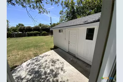809 E 12th Avenue, Belton, TX 76513 - Photo 12