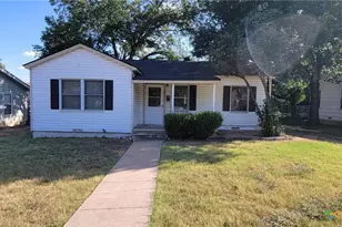 809 E 12th Ave, Belton, TX 76513 - Photo 1