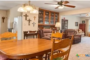 706 N San Patricio St, Goliad, TX 77963 - Photo 6