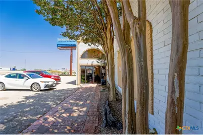 735 E Interstate 10, Seguin, TX 78155 - Photo 30